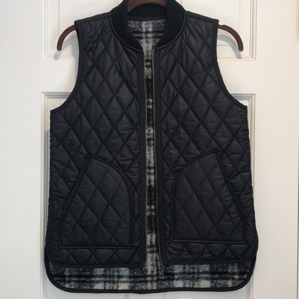 Madewell black and plaid quilted reversible vest